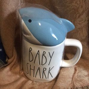 Rae Dunn - BABY SHARK - mug with topper